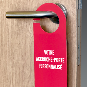 Grand modèle d'accroche-porte sur une porte